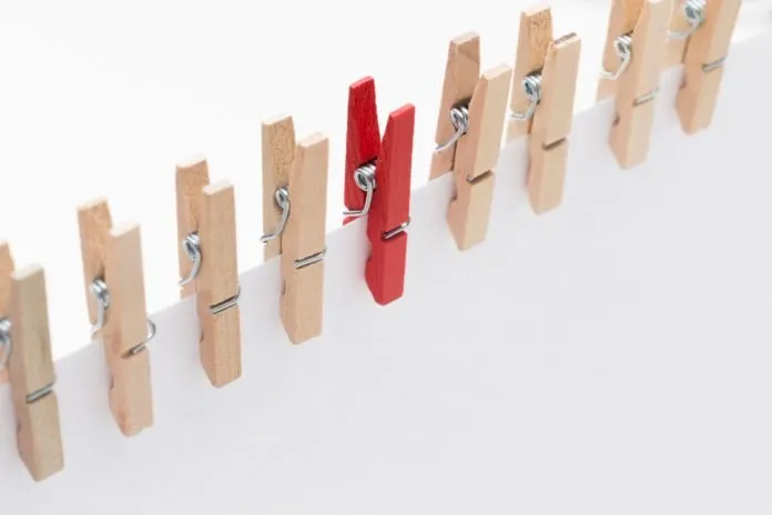 AML Red Flags, Risk Indicators & Typologies